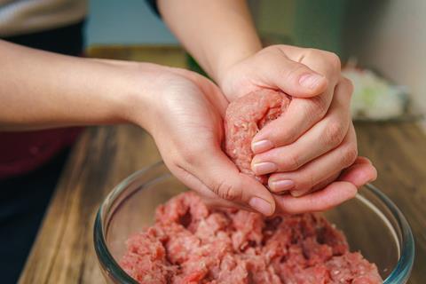 Close-up,Of,A,Woman's,Hands,Preparing,Ground,Beef,To,Make