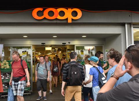 Zurich,,Switzerland,-,June,03,,2017:,People,Near,The,Supermarket