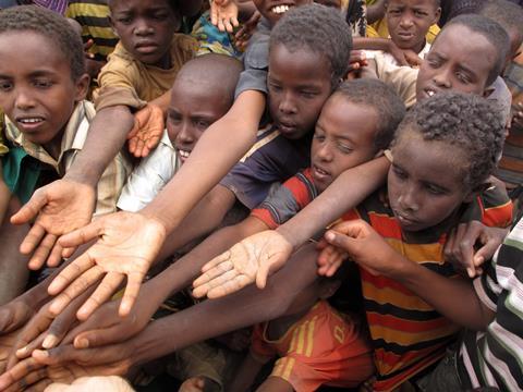Dadaab,,Somalia-august,15:,Unidentified,Children,Stretch,Out,Their,Hands,At